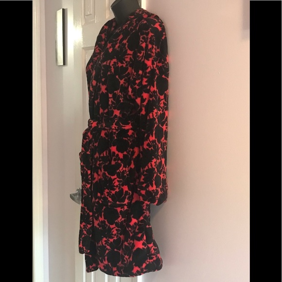 New rare Vera Bradley hooded plush fleece robe, Silhouette Floral red and black - Picture 4 of 15